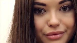 Порно видео, в котором брюнетка получает оргазм онлайн